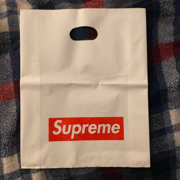 Assorted Size Supreme Shopping Bags - Picture 2 of 3